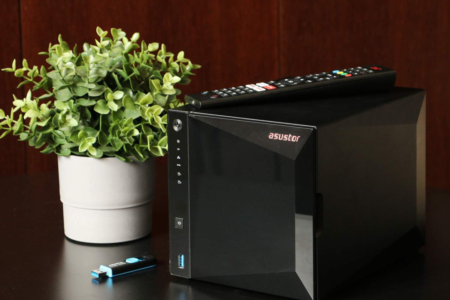 Drivestor 4 Pro AS3304T 4 Baies NAS Serveur Boîtier, Quad Core 1.4 GHz CPU, 2.5GbE port, 2Go RAM DDR4 (sans Disque)