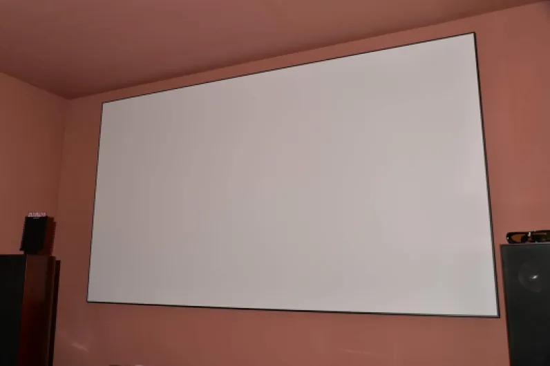 Écran de projection ultra fin sans cadre - Blanc - Toile HiViWhite Cinema 1,0 - Gain 1,0 - 8K/4K/3D - Sans bordure 16:9 Bild:235x132cm 106"