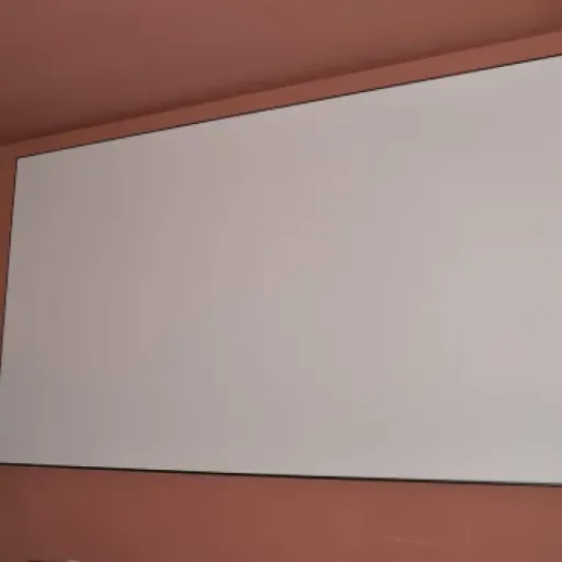 Test Écran de projection ultra fin HiViLux 106" : image propre, montage prise de tête