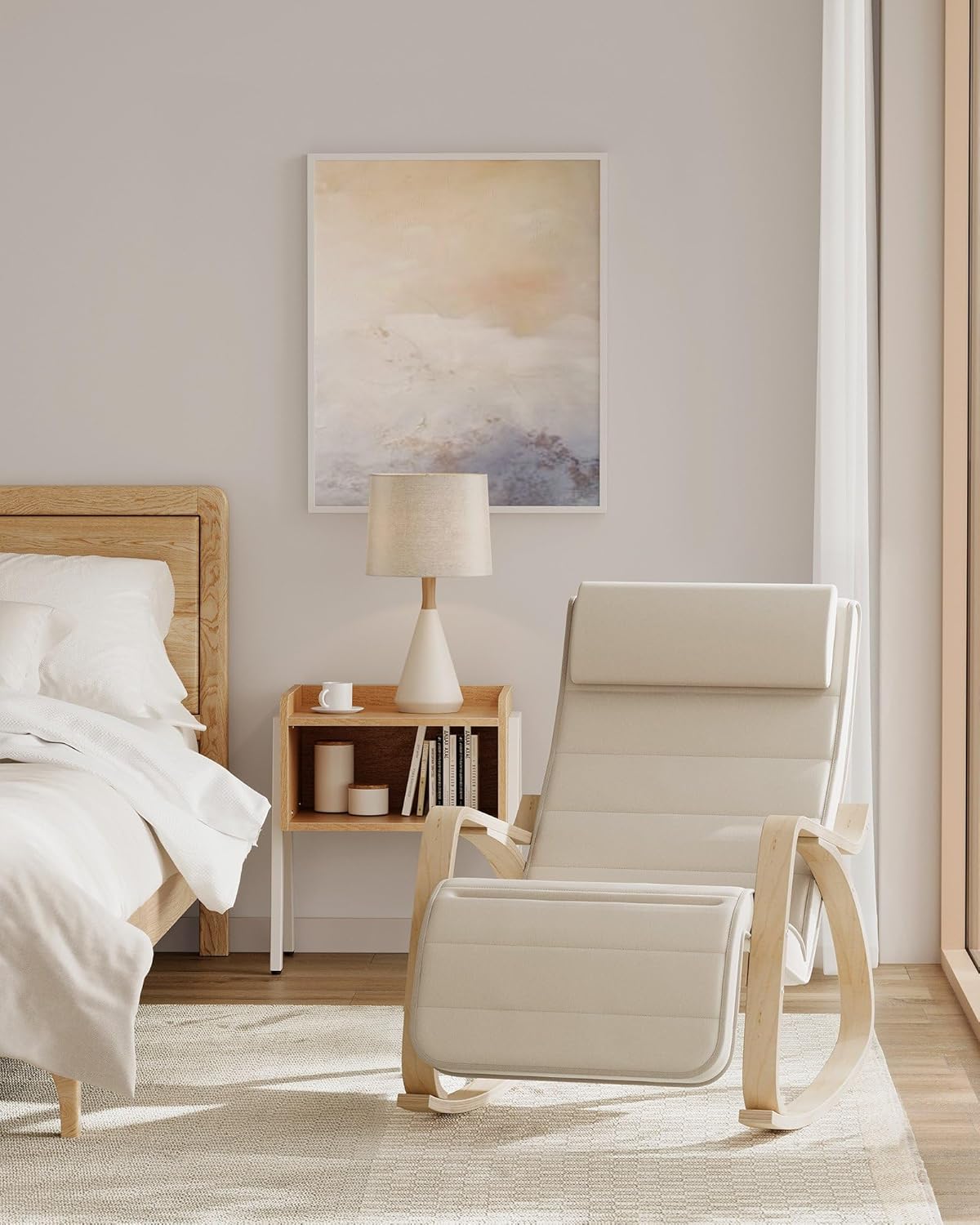 Fauteuil à Bascule, avec Accoudoirs en Bois, Repose-pieds Réglable en 5 Positions, Capacité 150 kg, 121,5 x 67 x 84 cm, pour Chambre, Salon, Beige et Couleur Boisée LYY010WZ01 Beige + Couleur Boisée Cadre triangulaire et repose-pieds carré
